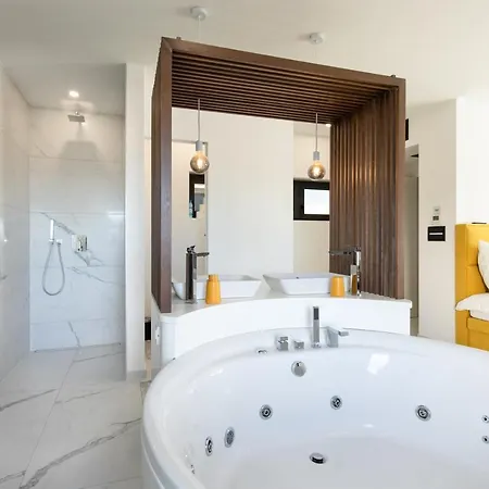 Nina-3 Bedroom With A Pool And Hot Tub *