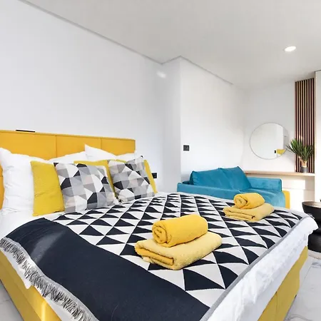 Nina-3 Bedroom With A Pool And Hot Tub Krk Town