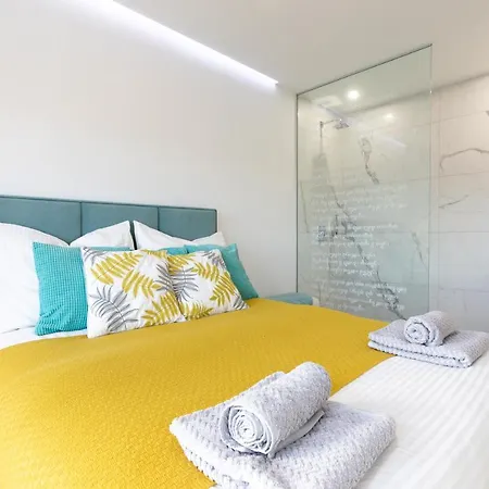 Nina-3 Bedroom With A Pool And Hot Tub Vila Krk Town