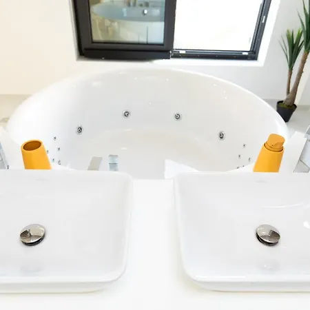Vila Nina-3 Bedroom With A Pool And Hot Tub
