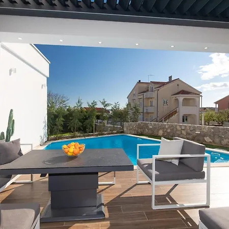 Villa Nina-3 Bedroom With A Pool And Hot Tub *