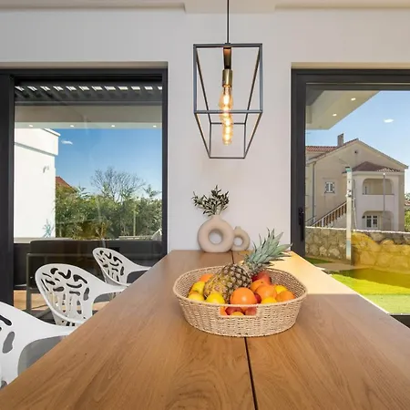 Villa Nina-3 Bedroom With A Pool And Hot Tub Krk Town