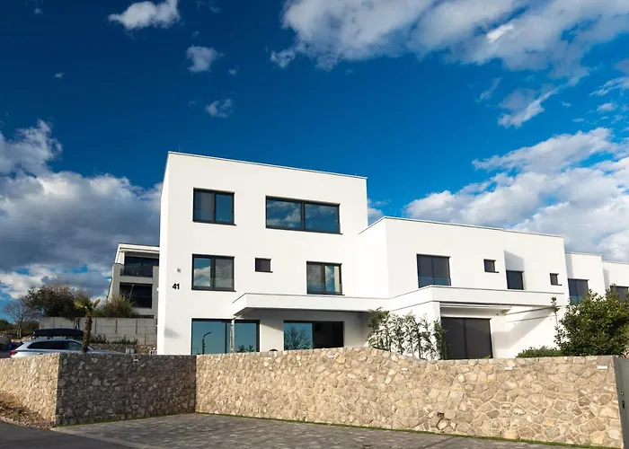 Villa Nina-3 Bedroom With A Pool And Hot Tub