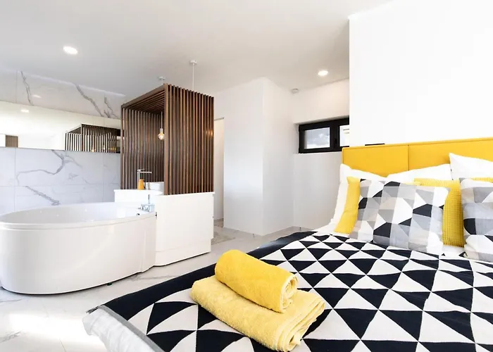 Nina-3 Bedroom With A Pool And Hot Tub * Krk Town