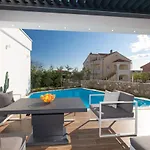 Vila Nina-3 Bedroom With A Pool And Hot Tub *