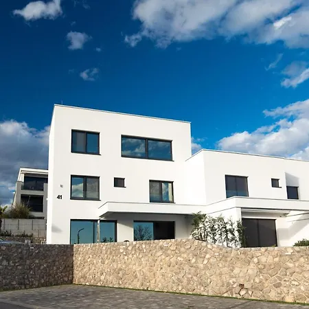 Vila Nina-3 Bedroom With A Pool And Hot Tub