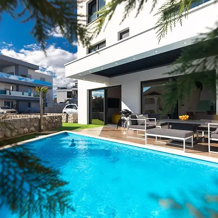 Nina-3 Bedroom With A Pool And Hot Tub Vila *