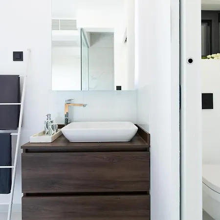 Nina-3 Bedroom With A Pool And Hot Tub Вилла
