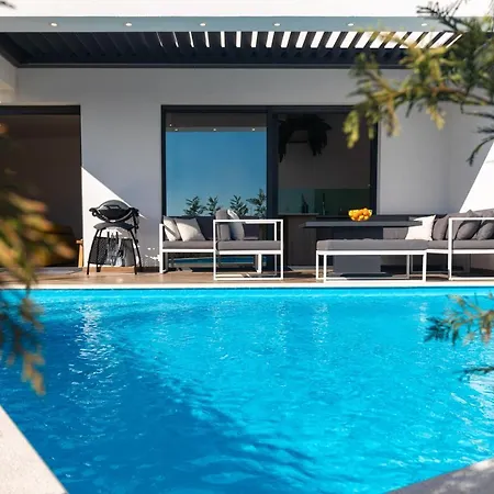 Nina-3 Bedroom With A Pool And Hot Tub