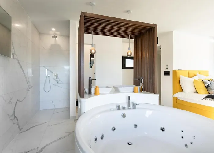 Nina-3 Bedroom With A Pool And Hot Tub *