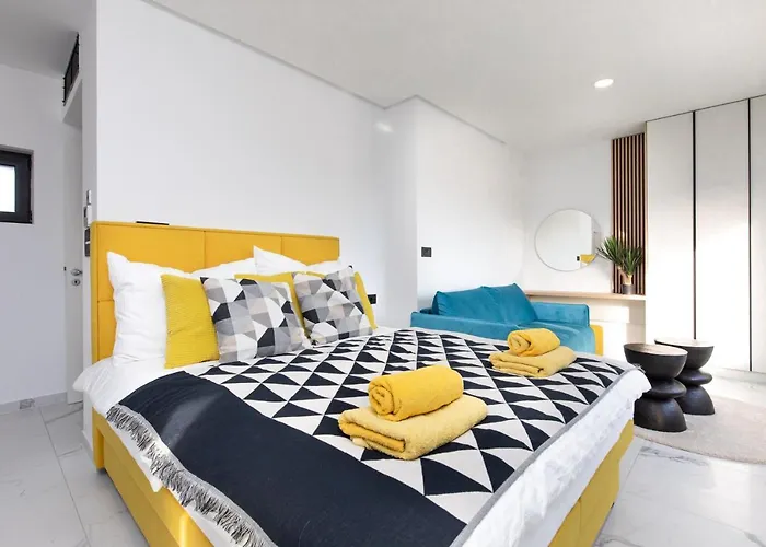 Nina-3 Bedroom With A Pool And Hot Tub Krk Town