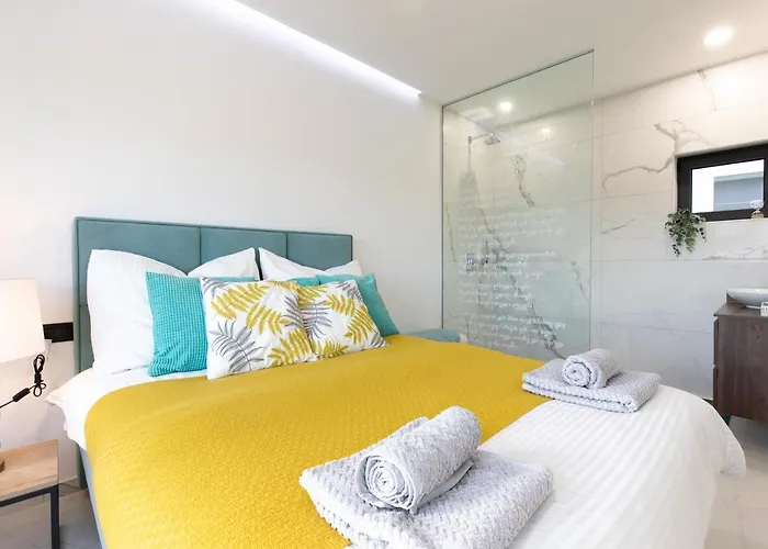 Nina-3 Bedroom With A Pool And Hot Tub Villa Krk Town