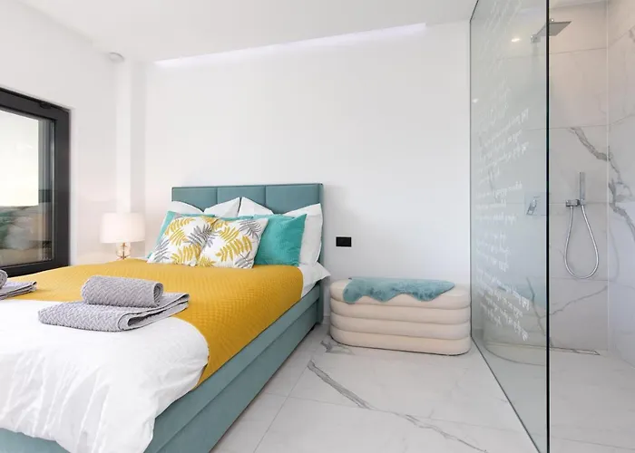 Nina-3 Bedroom With A Pool And Hot Tub * Krk Town