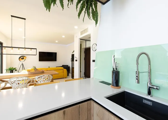 Villa Nina-3 Bedroom With A Pool And Hot Tub *