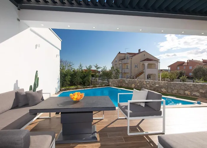 Villa Nina-3 Bedroom With A Pool And Hot Tub *