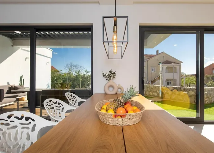 Villa Nina-3 Bedroom With A Pool And Hot Tub Krk Town