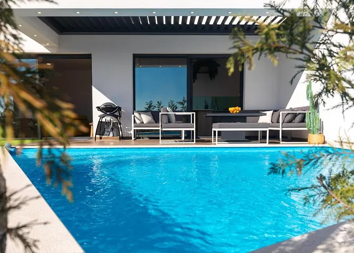 Nina-3 Bedroom With A Pool And Hot Tub